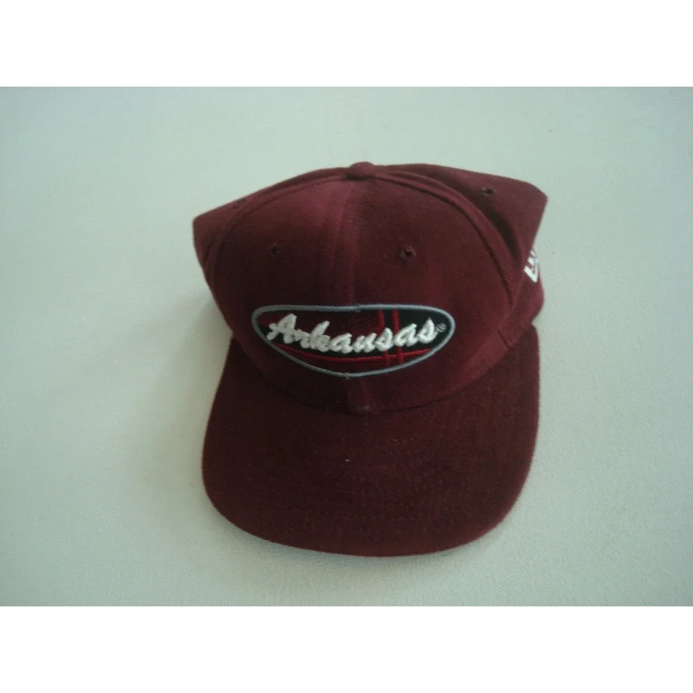 ARKANSAS RAZORBACKS NEW ERA   RARE NEW SCRIPT STRAPBACK HAT‎ CAP VINTAGE EE4